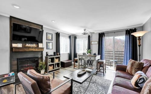 Chalet Village Casa | NEW- Lovely 2-Bdr2Bath Gatlinburg Condo with resort indoor pool hot tub Wi-fi, great location