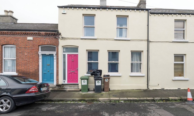 Dublin Casa | New lower August rates in our stylish city house.