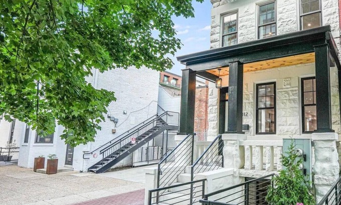H Street Corridor Casa | NEW! LUX 4BR + [Rooftop, Parking, Metro]