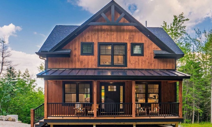 Bethel Casa | New Lux Chalet! Game Rm! Hot Tub! Views! Sleeps 12