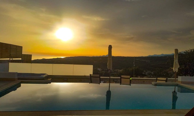 Gerani Villa | NUEVO Lux Villa ★ Prive Infinity pool ★ Jacuzzi ★ SeaView
