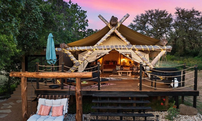 Marble Falls Cabina | New Luxe River Yurt, Hot Tub,Kayaks, Movie Projector, Rainfall Shower