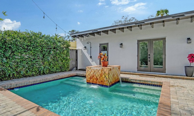 Laurel Park Casa | NEW! Luxurious 2BR/2BA Heart of Historic Laurel Park w/ pool
