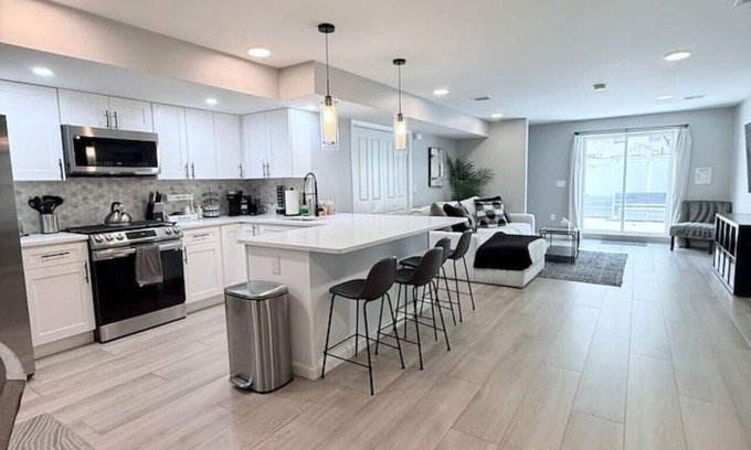Communipaw Casa | New luxurious 3 BR 2.5BA Duplex W/Backyard