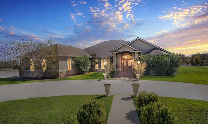 Kingsbury Casa | NEW! Luxurious 4-Bedroom Oasis with Private Pool