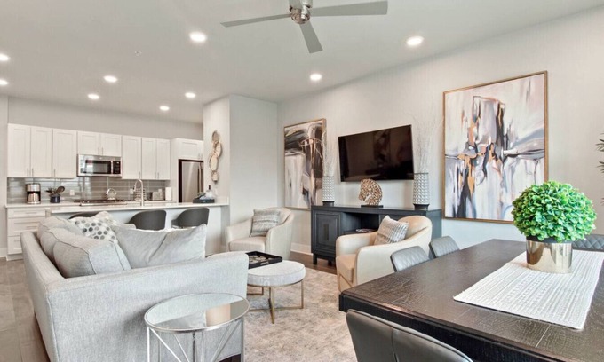 New Orleans Condominio | New Luxurious & Beautiful! - 2br/2ba w/ Pool!
