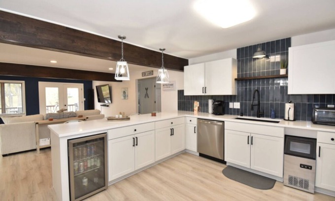 Fox Lake Casa | New Luxurious Ice Fishing Getaway