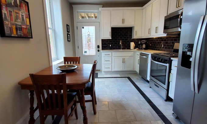 Soulard Casa | NEW!! Luxurious Soulard Townhome w/ Brewery Views!