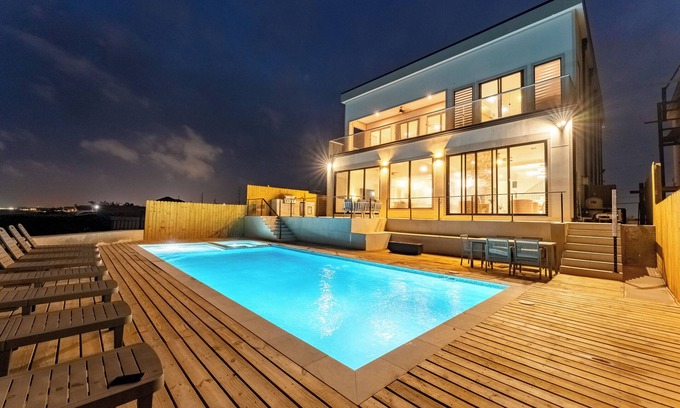 Port Isabel Casa | NEW Luxury 4,000 SF Waterfront Home, With Pool, Sleeps 20