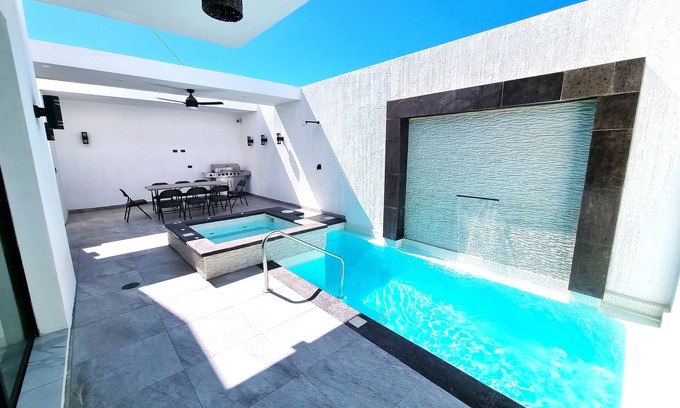 Acuario Villa | New Luxury 4BR Private Heated Pool and Jacuzzi Villa.