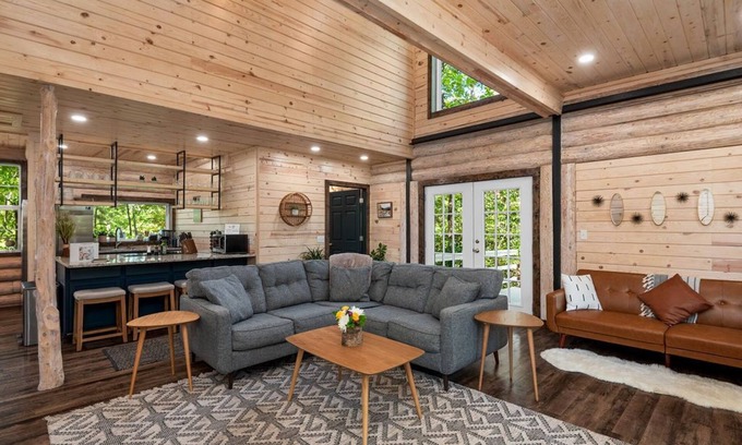 Eureka Springs Cabina | New Luxury Cabin w/ King Beds, Game Room and Fire Pit