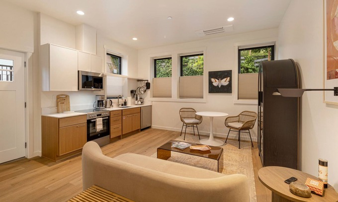 Friday Harbor Condominio | New Luxury Condo! Downtown! Ground Floor - Haven 103