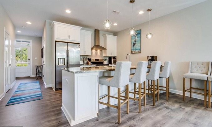 Ocean View Casa | New Luxury End Unit Townhouse has Balcony, Rooftop Terrace, Pool.