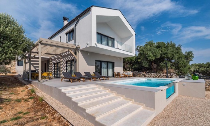 Lun Villa | New Luxury Family Villa Lun, 5-stars, 4 double bedrooms, pool