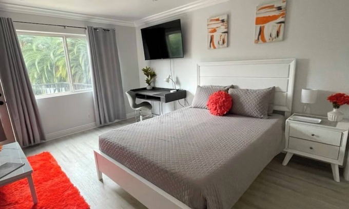 Pomona Apartamento | New Luxury Guest House/Pool/Bath/Laundry