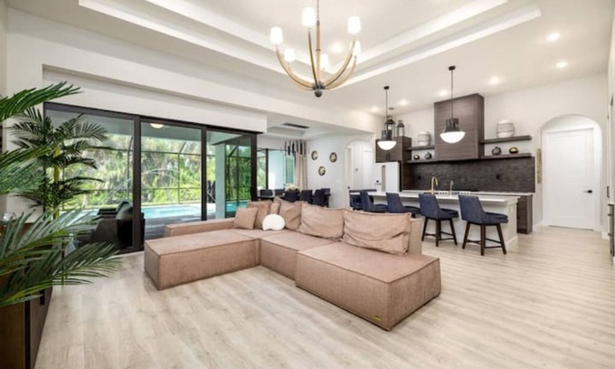 North Port Casa | New Luxury Home! Cozy & clean w/ Pool & Gym