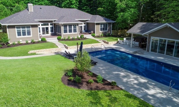 South Haven Casa | NEW Luxury Home-Heated Pool, Hot Tub, Pool House, Movie Theater & 3 Game Rooms!
