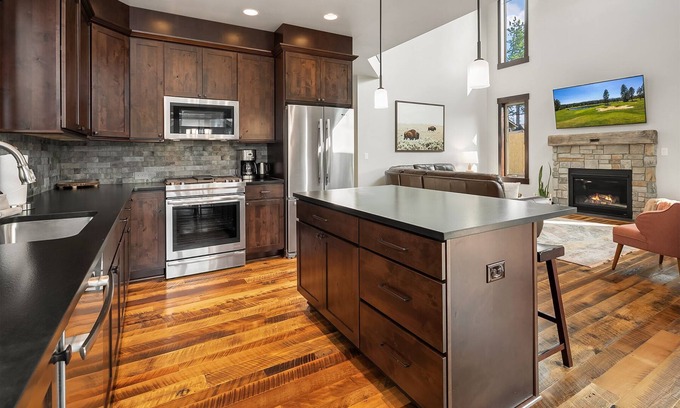 Cle Elum Casa | New, Luxury Home in Suncadia! Great Value * Hot Tub * Specials!