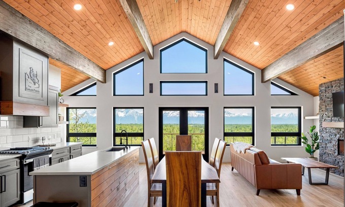 Gateway Casa | **NEW** Luxury Living close to popular hiking & skiing in Palmer Wasilla