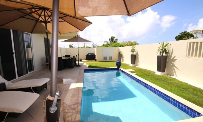 South Hill Villa | Océano Nuevo Lujo Vista Propiedad, Paquete incluido y piscina climatizada