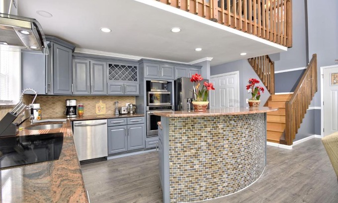 Long Pond Casa | NEW Luxury Pocono house -Newly renovated -Hot Tub -Game Room -Firepit -Pet Friendly -Near attractions
