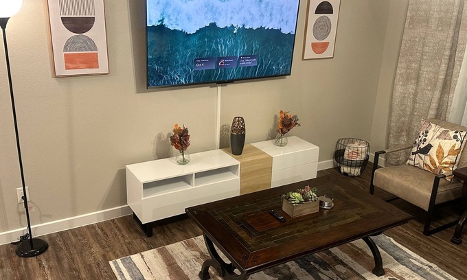 Odessa Casa | New Luxury Styled Cottage Home with TV in each room.