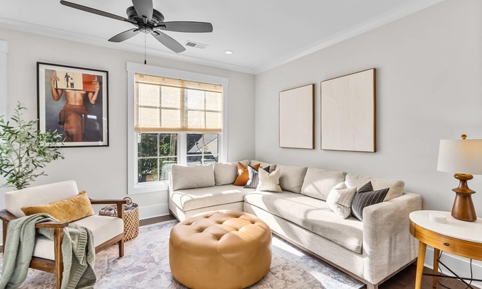 Greenville Downtown Casa | New Luxury Townhouse - Central to Downtown Greenville
