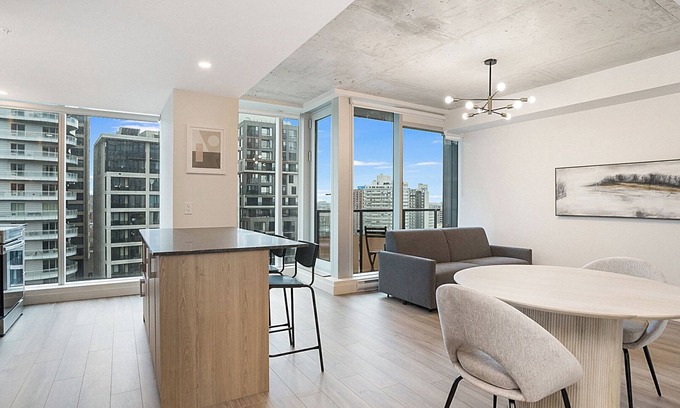 Quartier des Spectacles Apartamento | New Luxury Unit in Heart of MTL 903 | Metro access