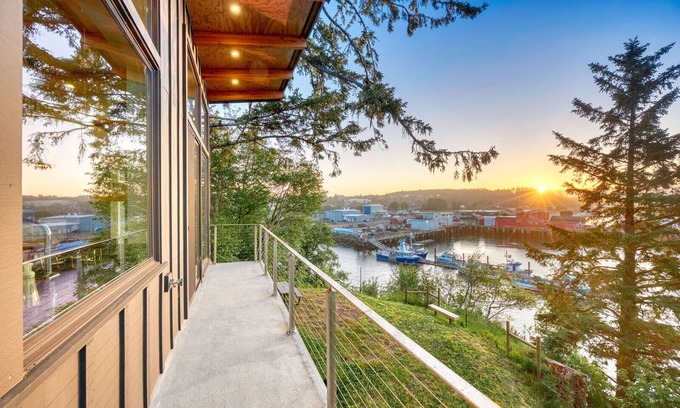 Ilwaco Casa | NEW! Luxury, Waterfront, Natural beauty, Near restaurants (Harbor)