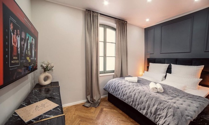 Innenstadt Apartamento | NEW Luxus Suite TWO Kingbeds Netflix Center