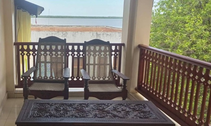 Lamu Hotel | New Mahrus Hotel & Rooftop Restaurant
