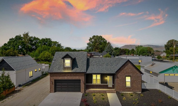 Lehi Casa | New! Main Street Retreat | BBQ | Pac-Man