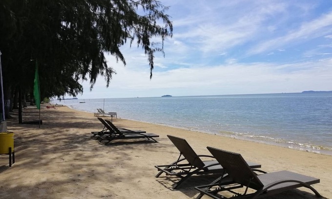 Telukbakau Cama Y Desayuno | New Marjoly Beach & Resort