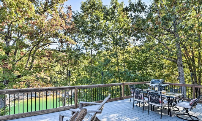 Seneca Cabina | NEW! Marvelous Seneca Retreat w/ Lakefront Views!