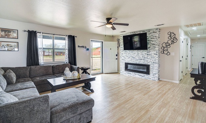 Tucumcari Casa | New Mexico Smart Home w/ Private Yard & Grill