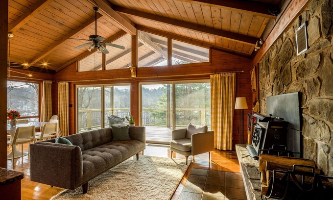 Ellenville Cabina | NEW Mid Century Expansive Hillside 4-bed nature retreat on 100+ acres
