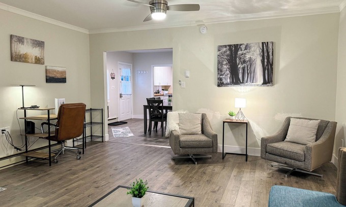 Rimmon Heights Apartamento | NEW - Mins to Concord/Nashua - Driveway Parking - In Unit W/D - Backyard - Patio