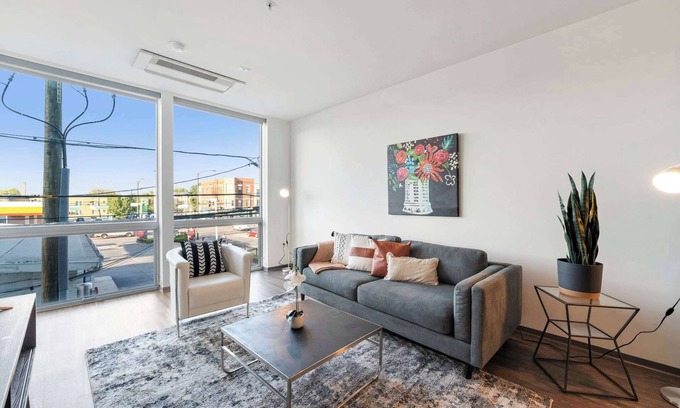Palmer Square Apartamento | New, Modern 1BR City Escape
