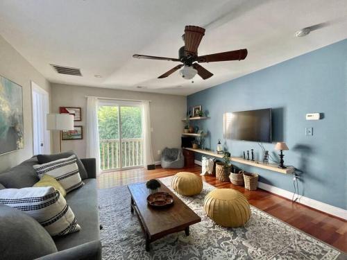 West Falls Church Apartamento | New, Modern, 3 bed/3 bath Apt, 10 miles to DC!
