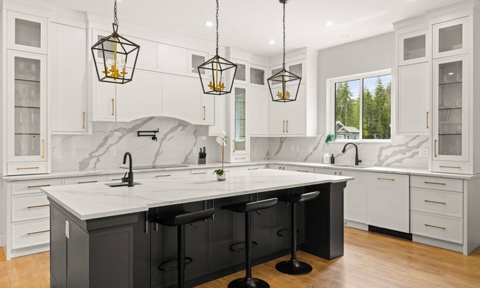 Lake Cowichan Casa | New! Modern 3bed, Private Yard, Cowichan Lake, Minutes Drive from Lake & Town Core!