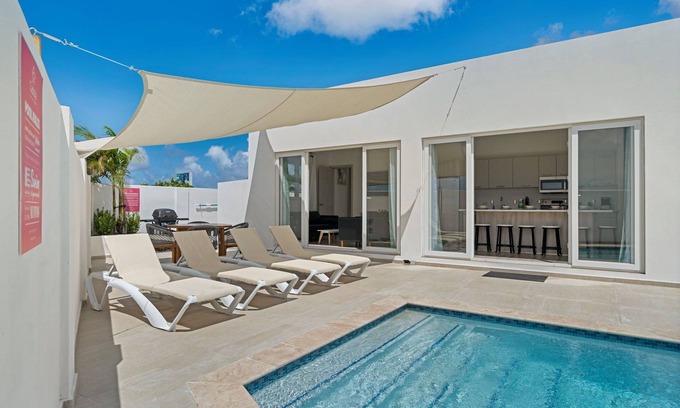 Papaya Casa | NEW Modern 3BR! Private pool! BBQ grill!