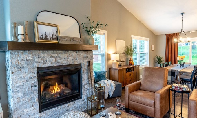 Lake Shangrila Casa | New Modern and Cozy 3BR Lake Home with Indoor Fireplace