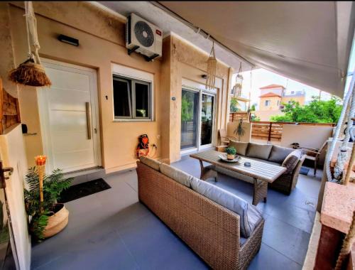 Nea Alikarnassos Apartamento | New & modern apt near Heraklion-airport & sea