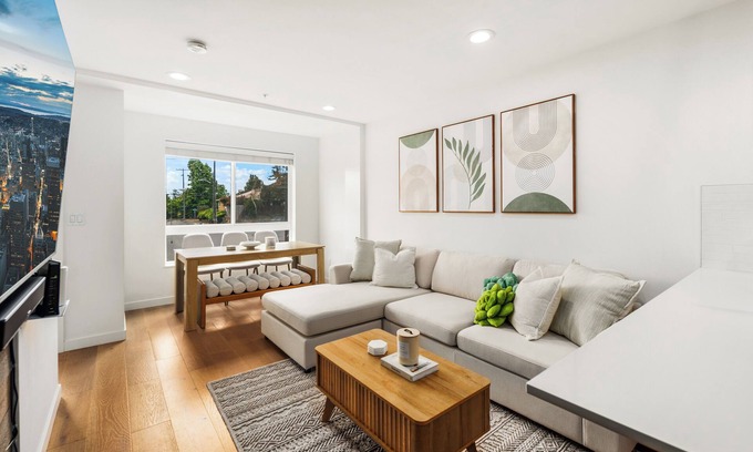 Whittier Heights Casa | NEW! Modern Ballard Retreat 3BR 2.5BA Fits 8 People with AC 1 King 3 Queen Beds