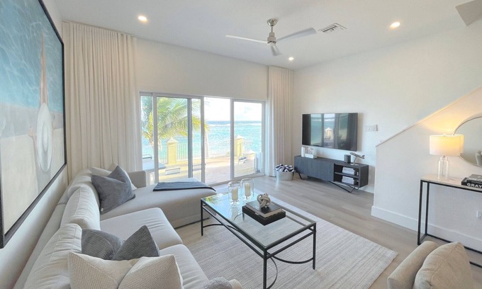 Bodden Town Condominio | NEW! Modern Beach/Oceanfront Condo - STUNNING! Seabreeze Villas