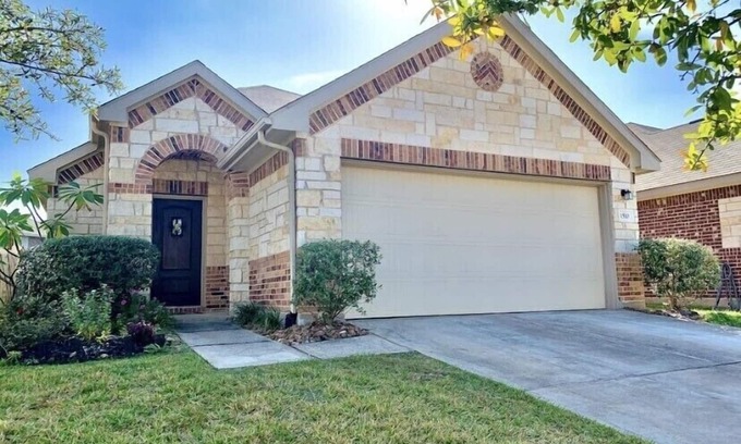 Houston Casa | New modern, beautiful 3BR,2BA home near IAH airport, Woodlands &Downtown Houston
