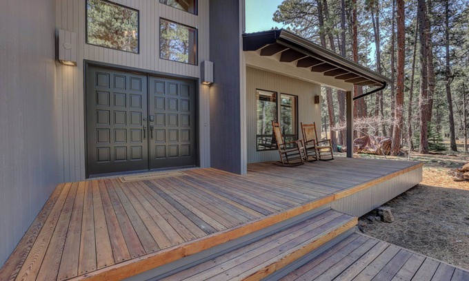 Black Butte Ranch Casa | NEW - Modern Black Butte Ranch Getaway - 3BR w/ Game Room and Hot Tub