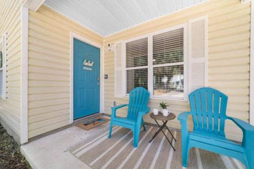St. Augustine Casa | NEW Modern Bungalow Close to Downtown! Fully Fenced Yard