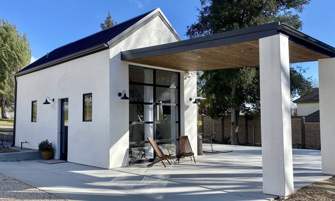 Templeton Casa | NEW Modern Bungalow In the heart of 46 West Wineries- but in town
