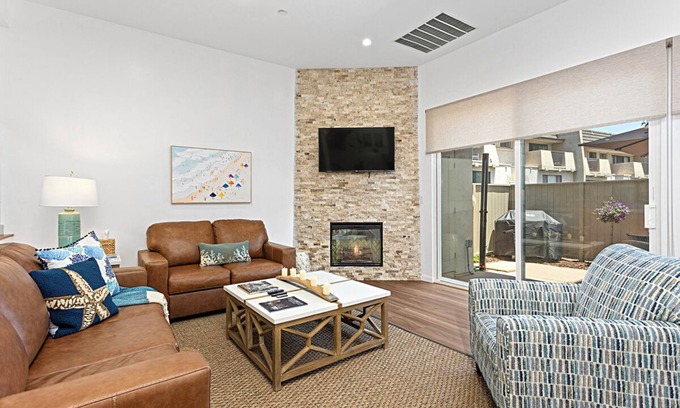 Solana Beach Casa | NEW! Modern Coastal New-Build Home With Private Beach Access in Gated Community